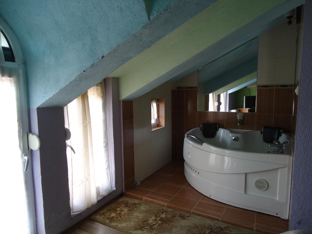 Dionis Hotel Petrich  Rom bilde